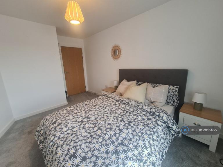 Flat Ifield Road in Crawley