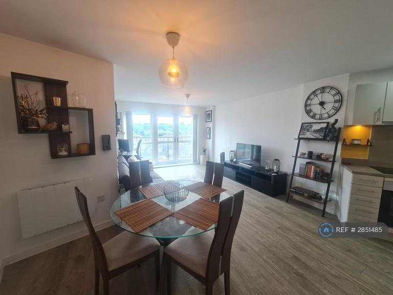 Flat Ifield Road in Crawley