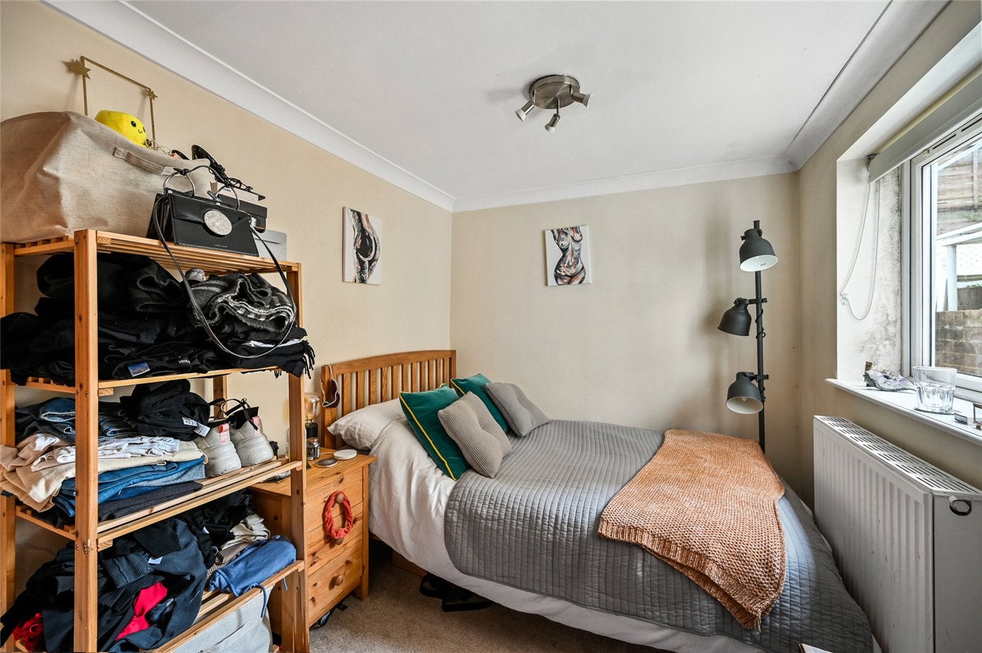 Flat Devonport Road in Greater London