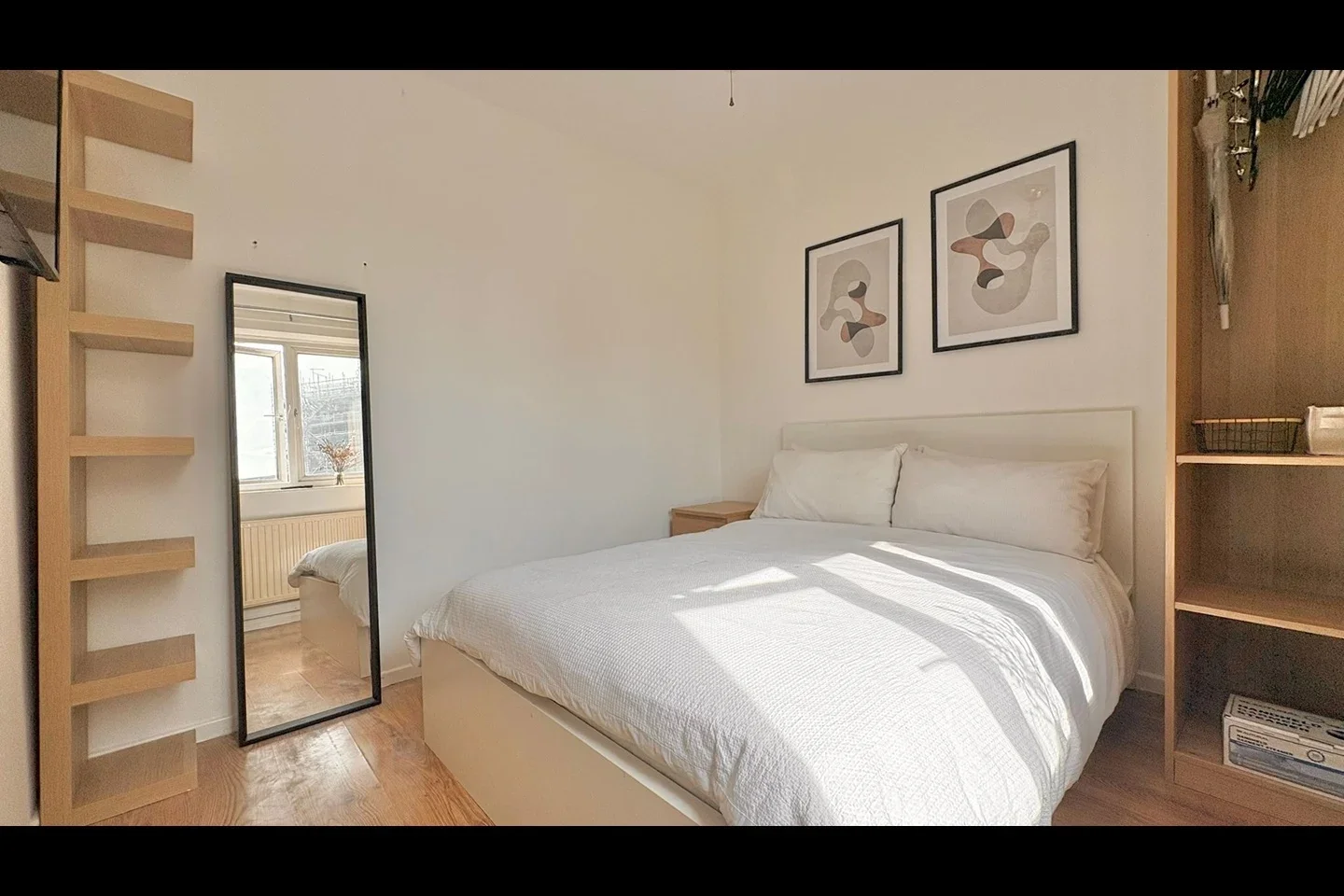 Room Salmon Lane in Greater London