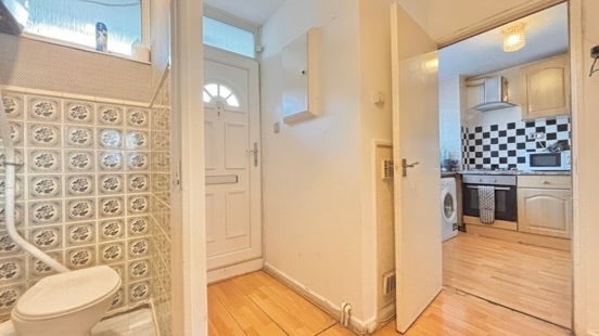 Room Salmon Lane in Greater London