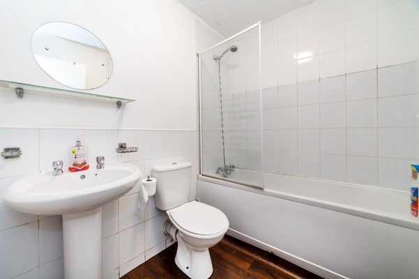 Flat Cheam Road in London Borough of Sutton
