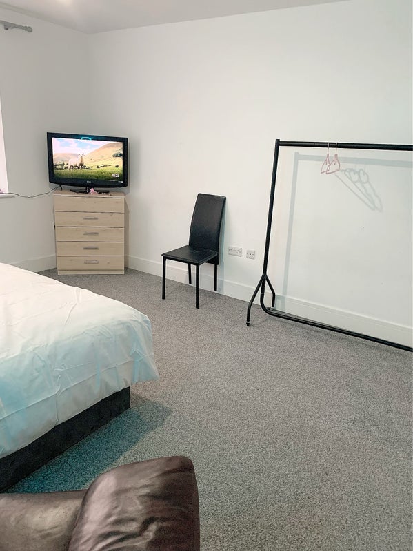 Room Brook Hill Close in Greater London