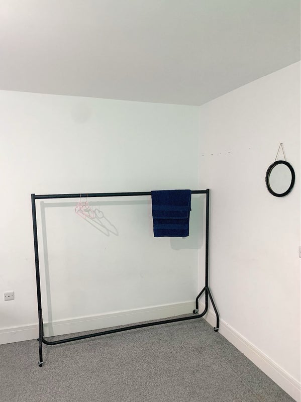 Room Brook Hill Close in Greater London