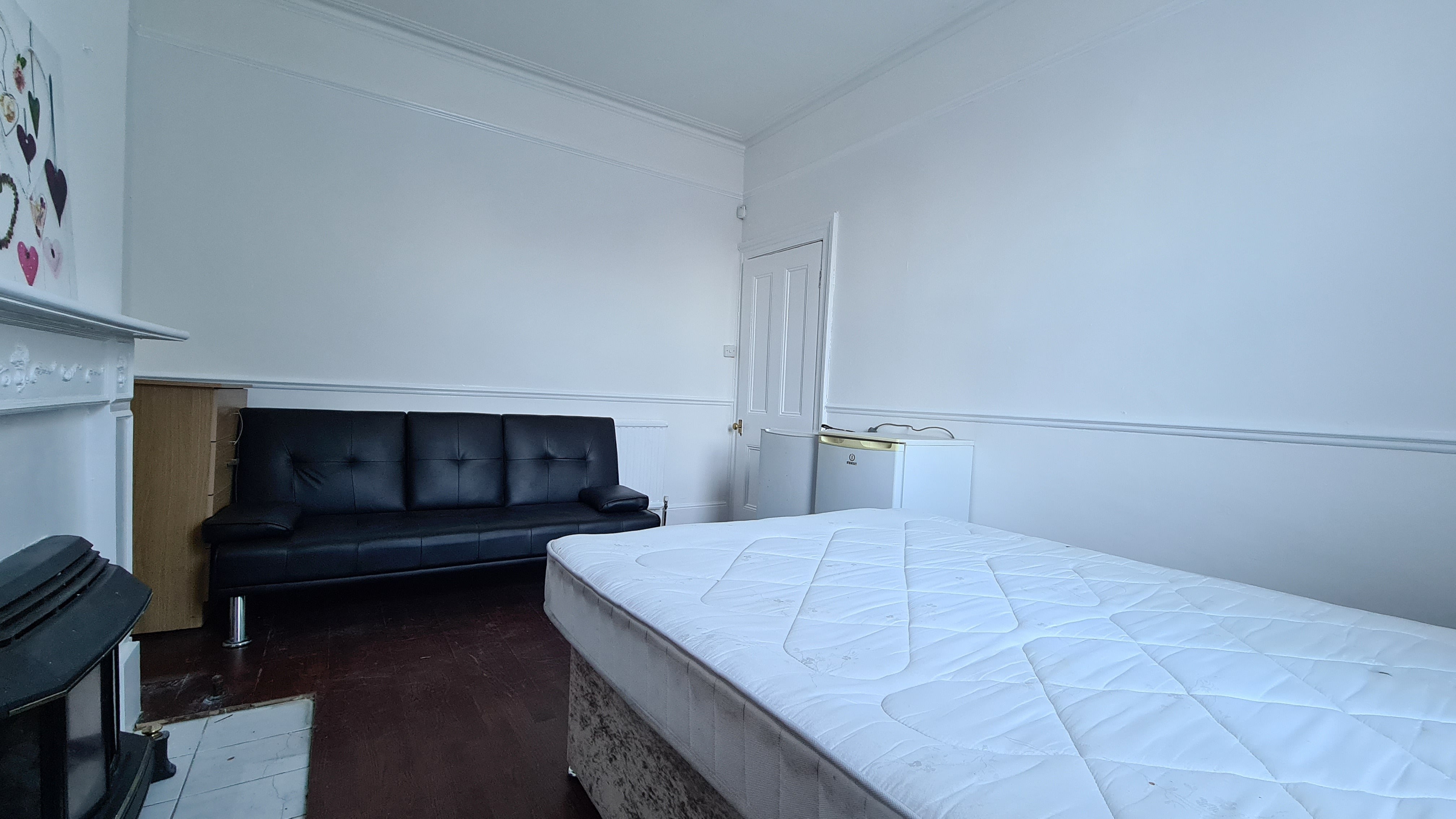 Room Hazelbank Road in Greater London