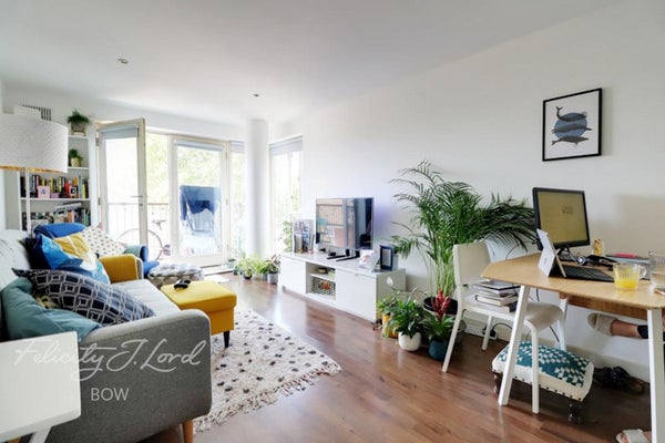 Flat Tredegar Road in London