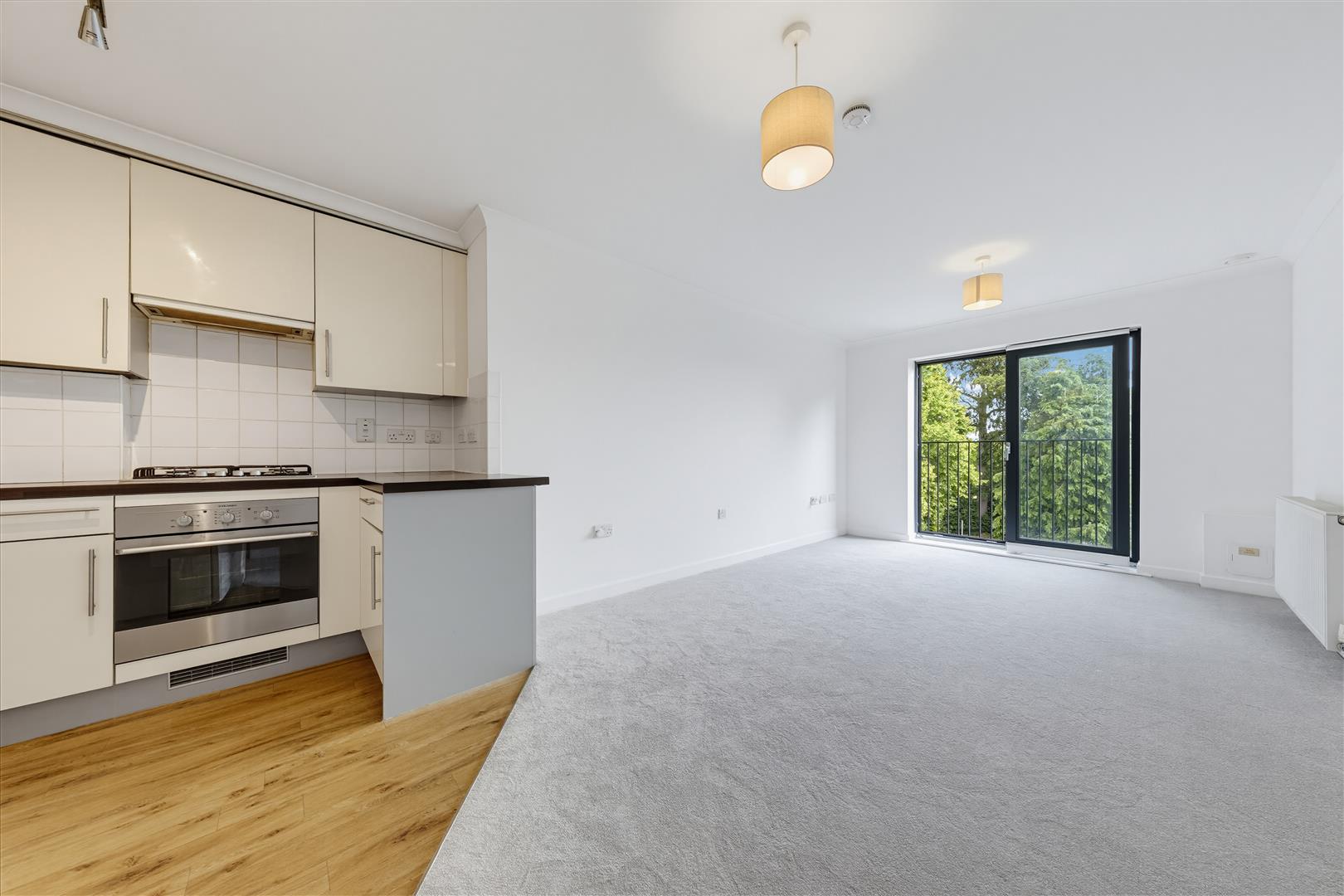 Flat Pampisford Road in London