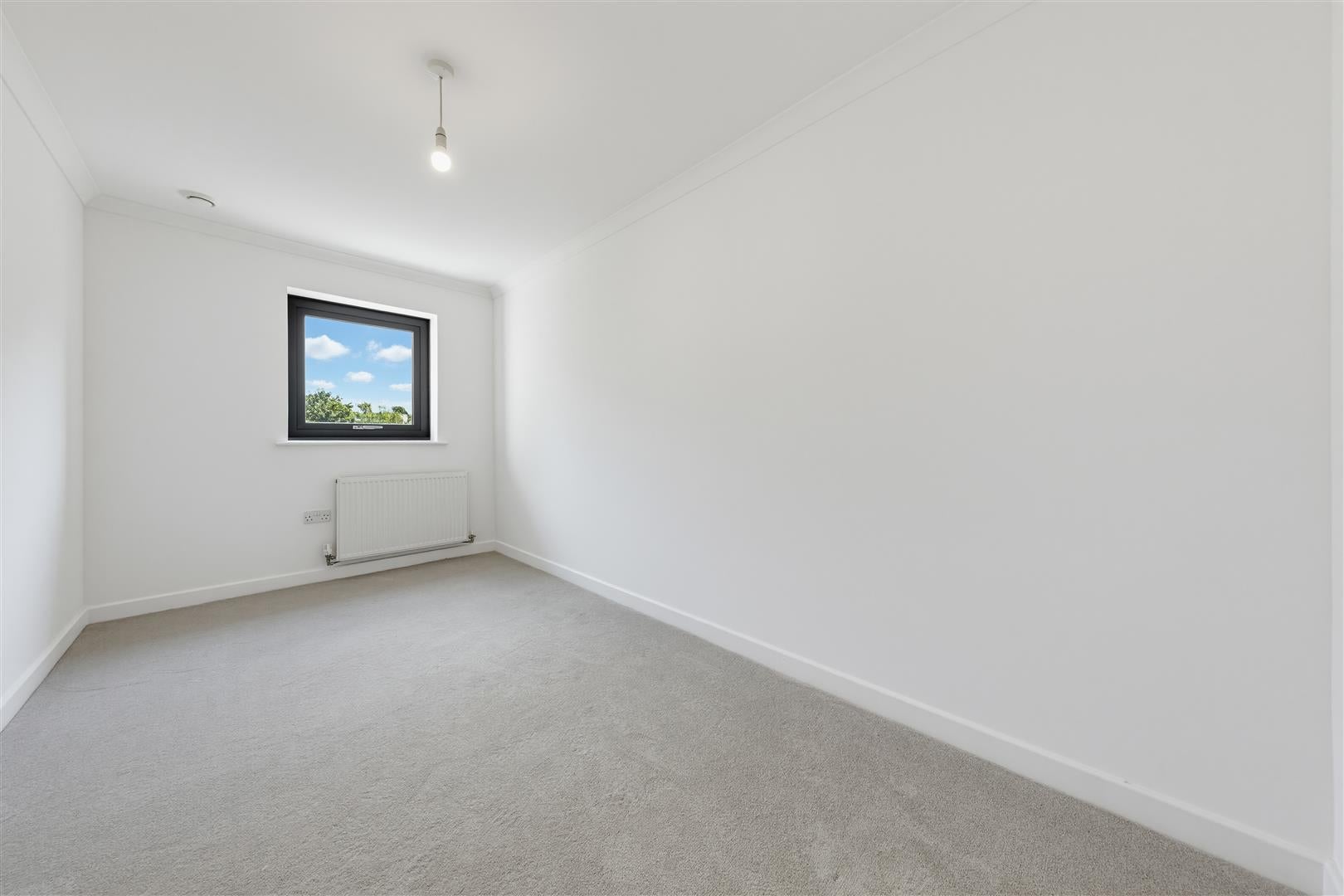 Flat Pampisford Road in London