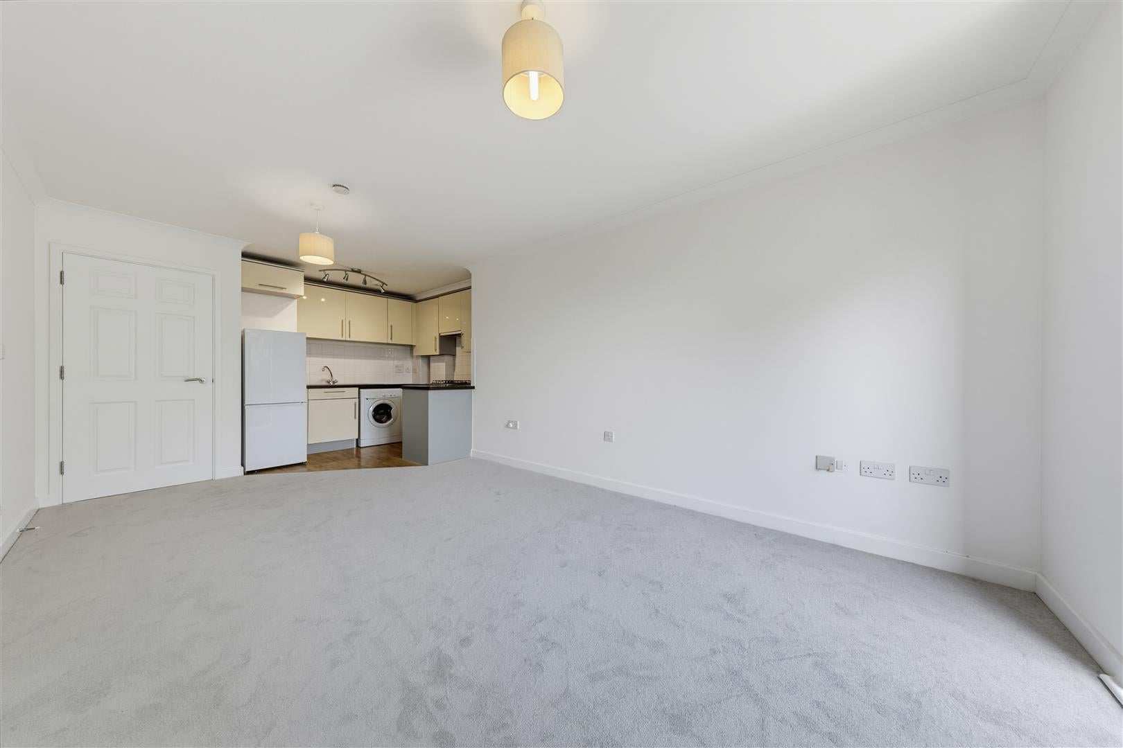 Flat Pampisford Road in London