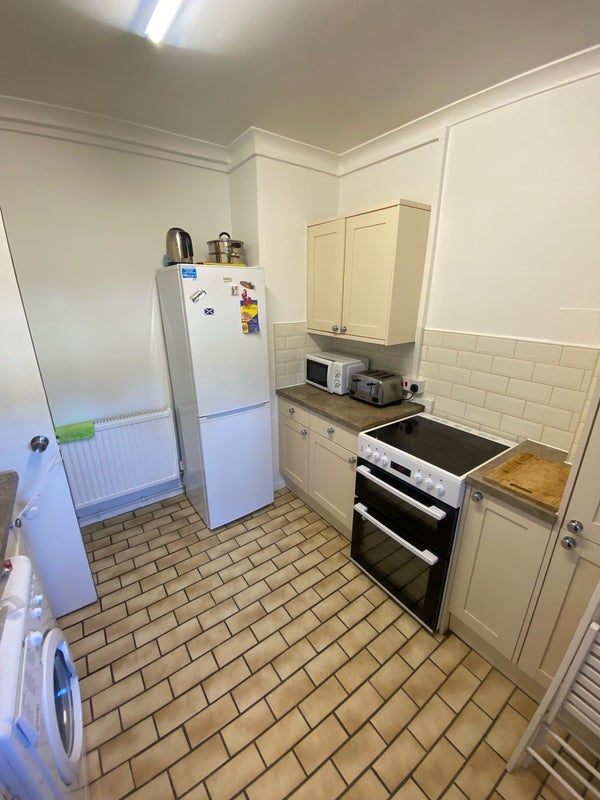 Flat Scott Lidgett Crescent in Greater London