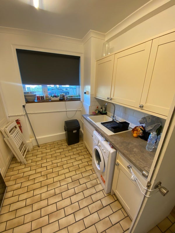 Flat Scott Lidgett Crescent in Greater London