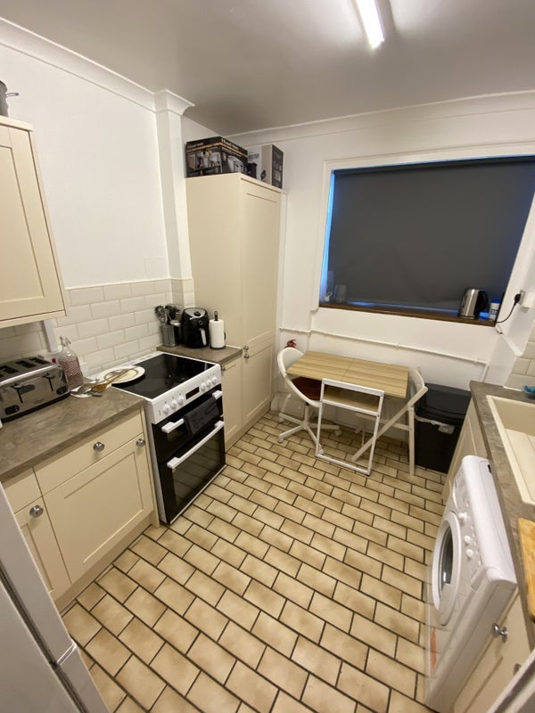 Flat Scott Lidgett Crescent in Greater London