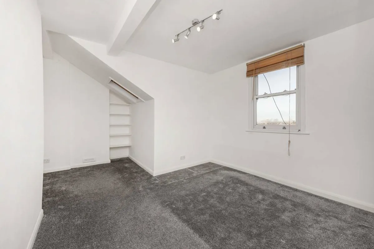 Flat Lewin Road in Greater London