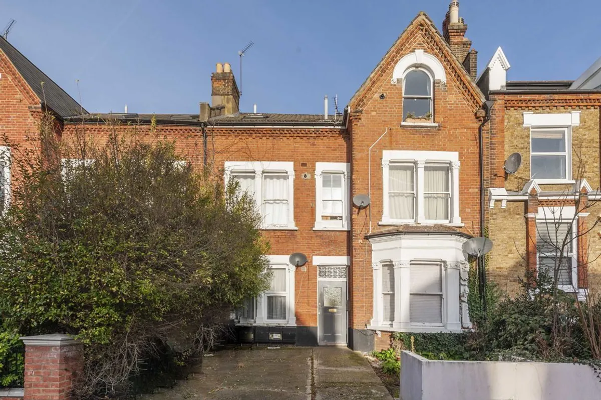 Flat Lewin Road in Greater London