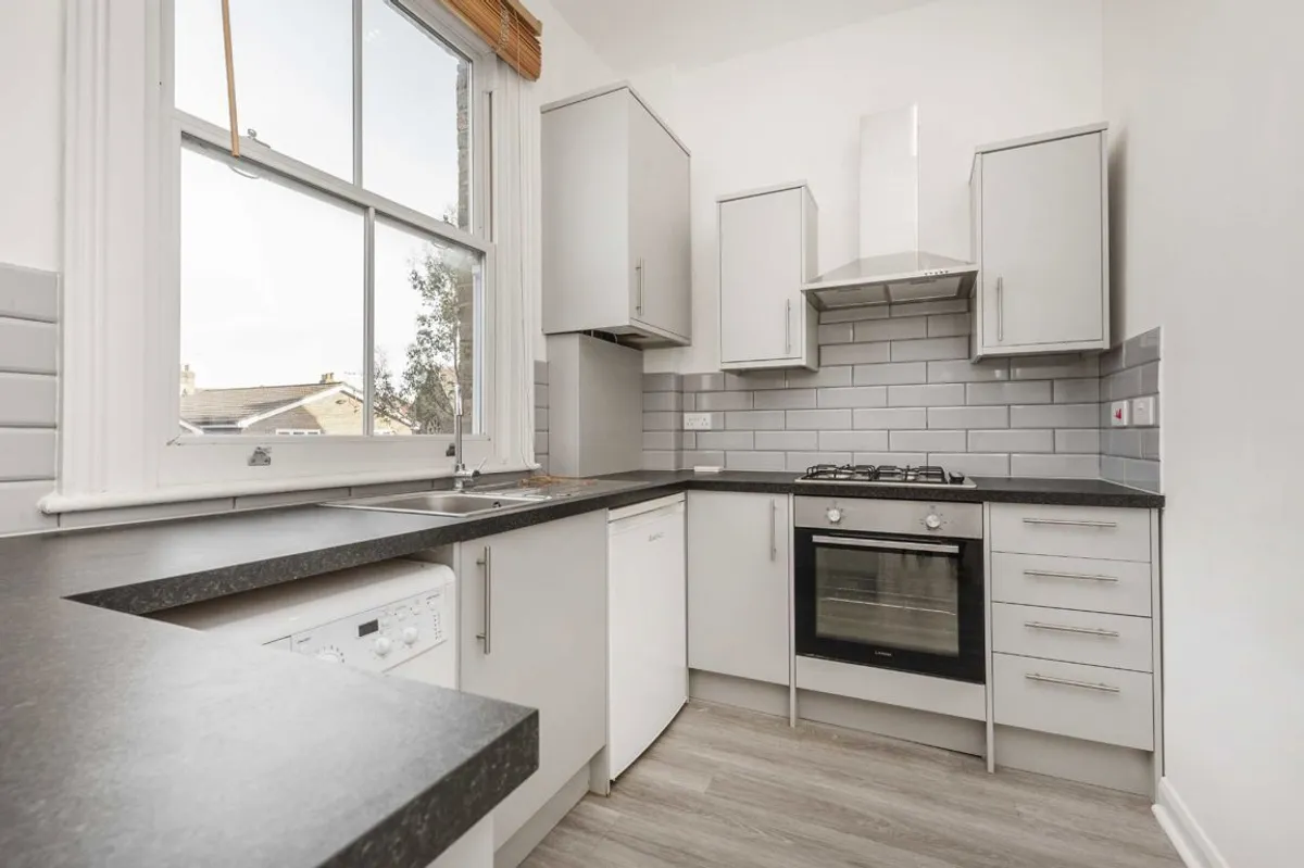 Flat Lewin Road in Greater London