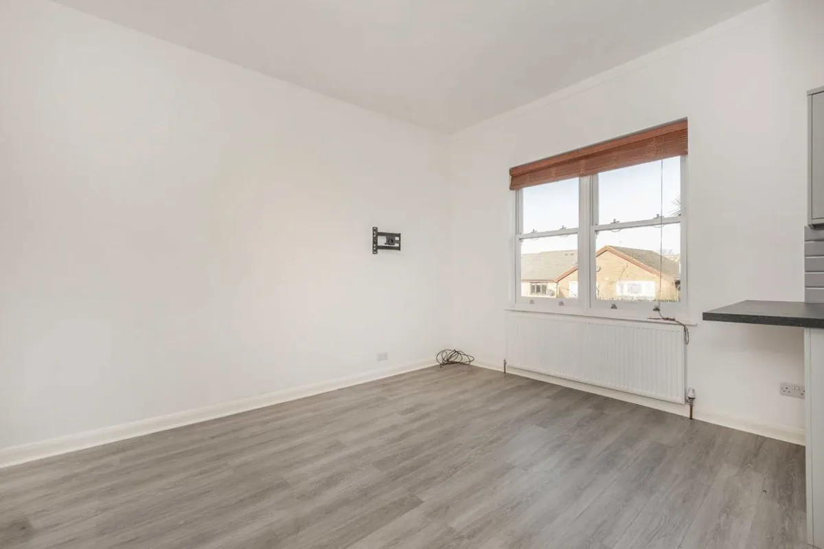 Flat Lewin Road in Greater London