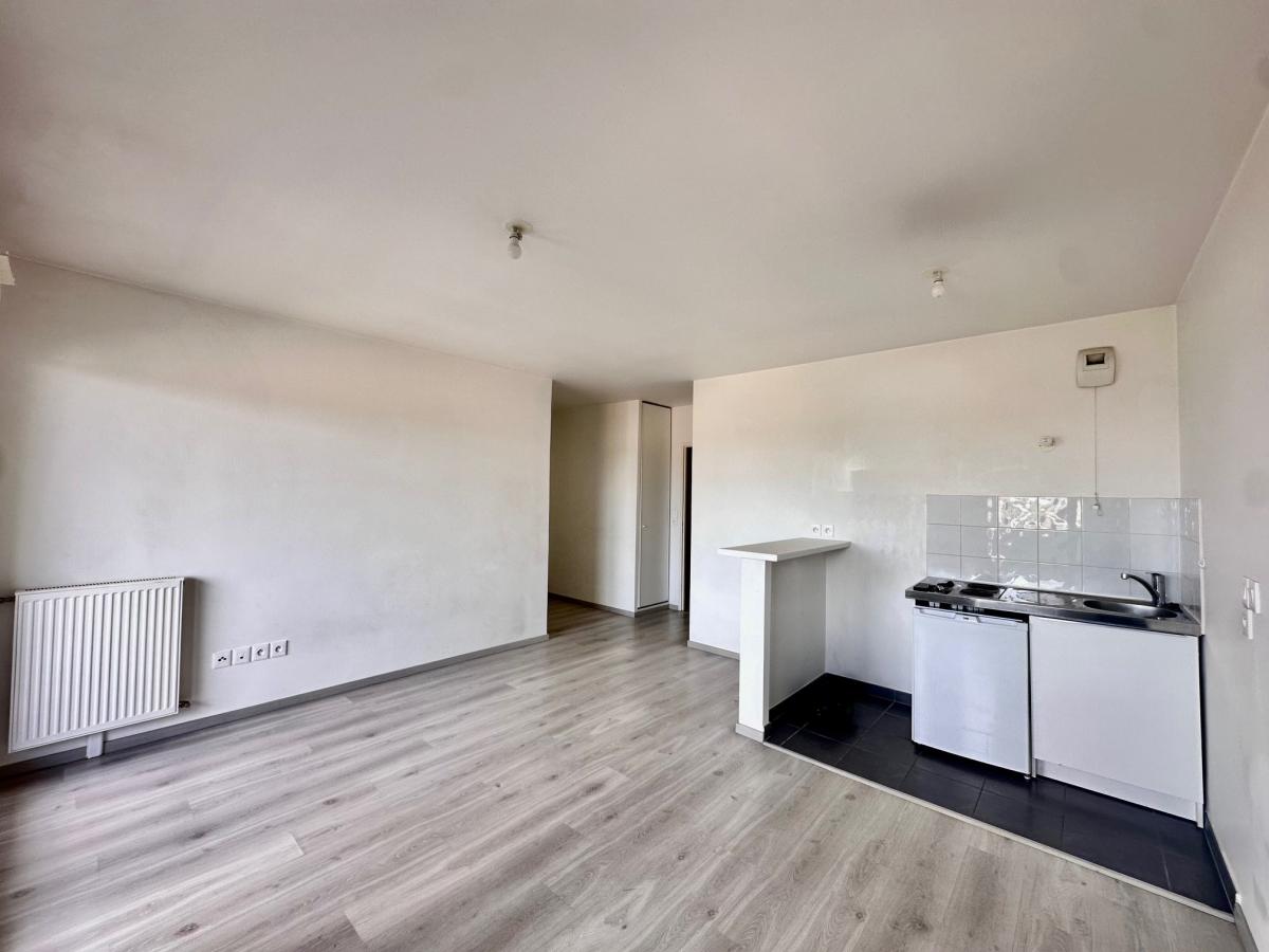 Flat Rue Édouard Branly in Houilles
