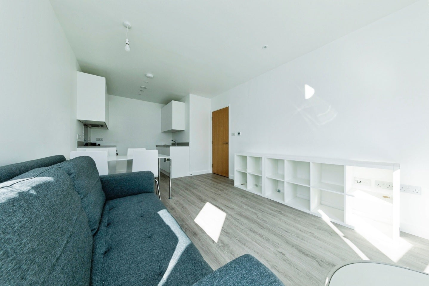 Flat Addiscombe Grove in Greater London