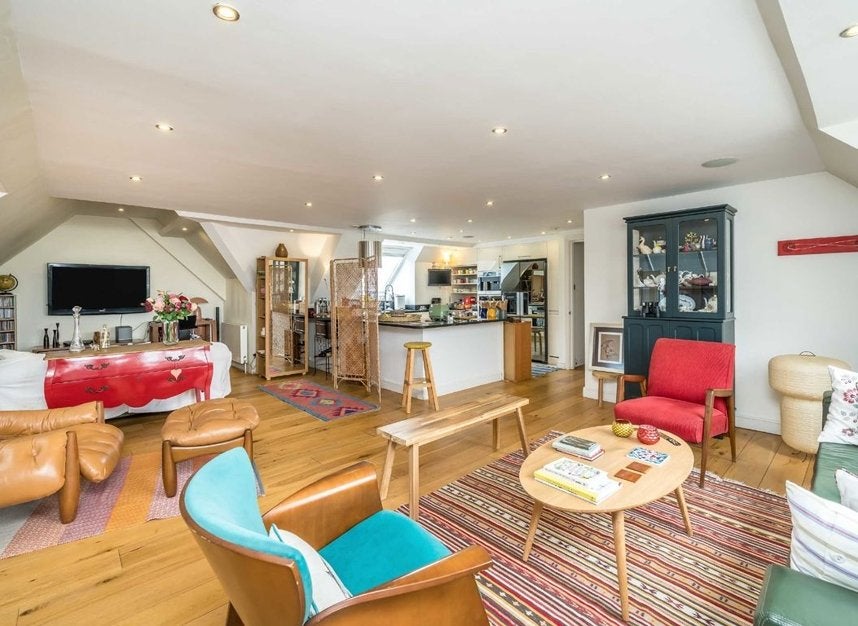 Flat William Morris Way in Greater London