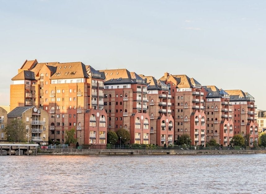 Flat William Morris Way in Greater London