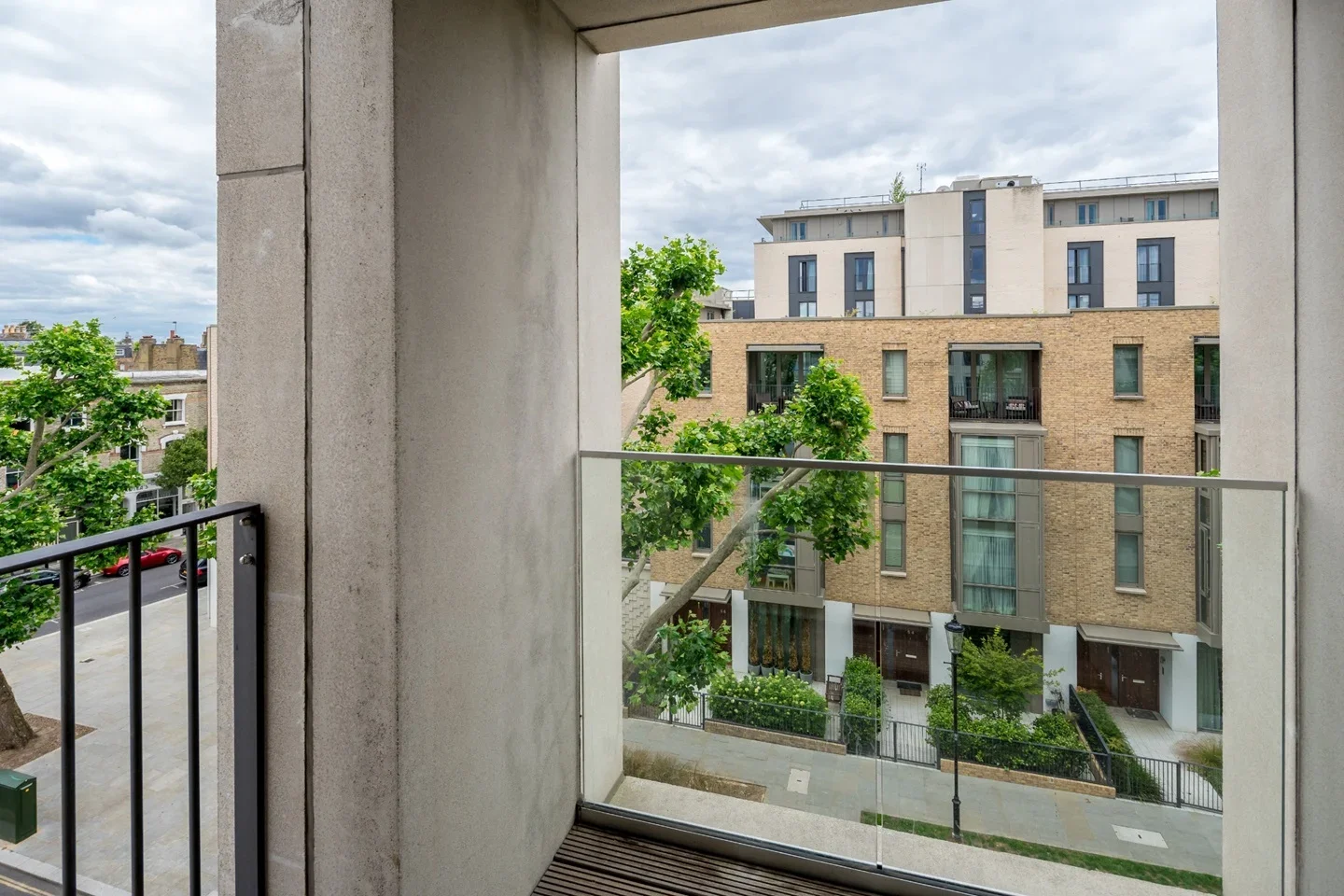 Flat Bonchurch Road in Greater London