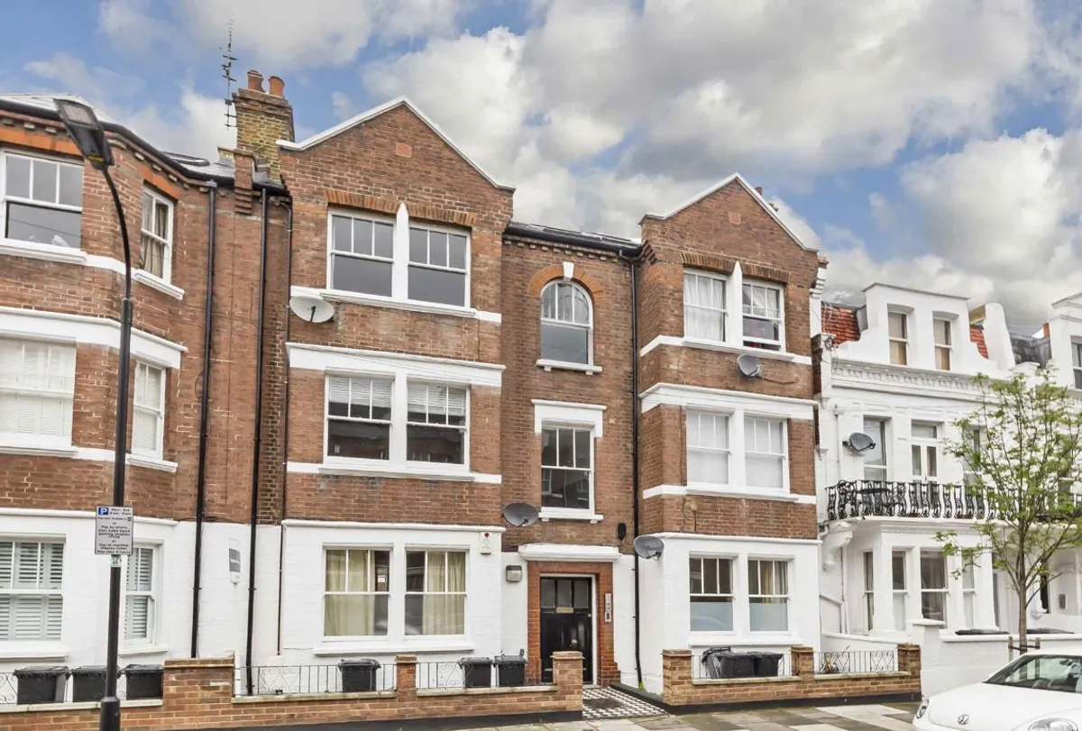 Flat Vera Road in Greater London