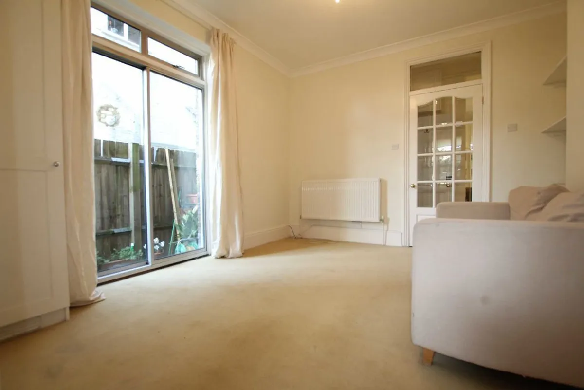 Flat Vera Road in Greater London