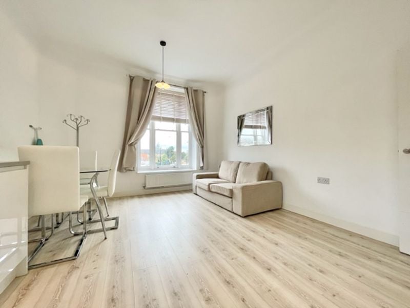 Flat Hardinge Street in Greater London
