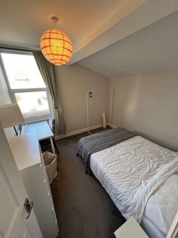 Room Park Crescent in Bristol