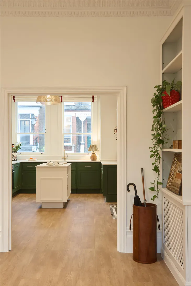 Flat Carlingford Road in Greater London