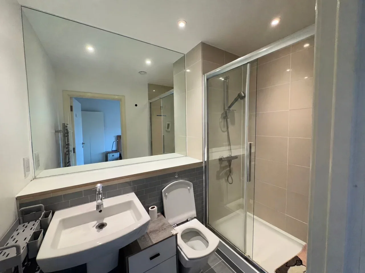 Flat Beresford Avenue in Greater London