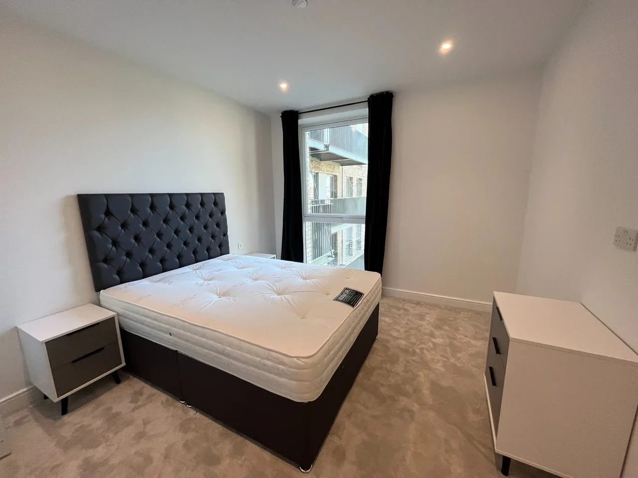 Flat Beresford Avenue in Greater London