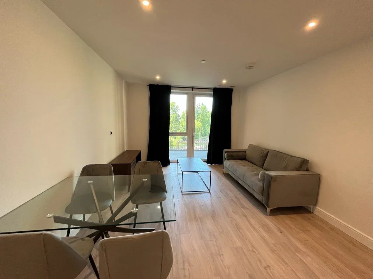 Flat Beresford Avenue in Greater London
