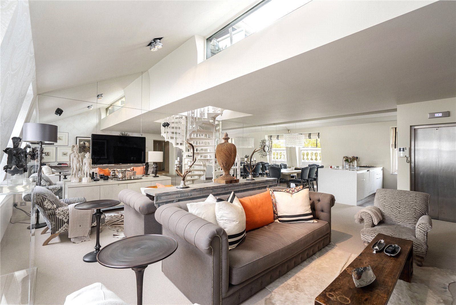 Flat Onslow Gardens in Greater London