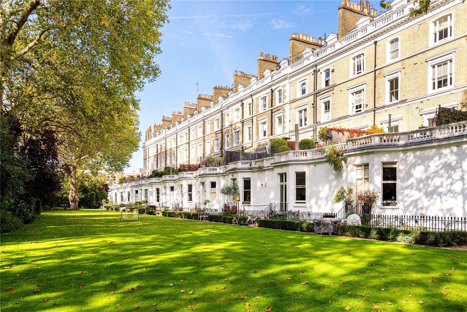 Flat Onslow Gardens in Greater London