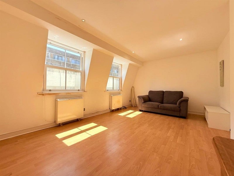 Flat Cromwell Crescent in Greater London