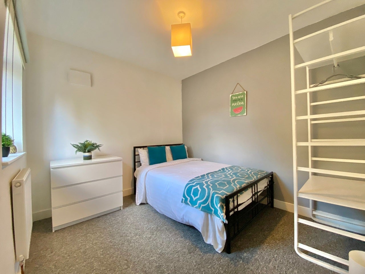 Room Laburnum Grove in South Holland