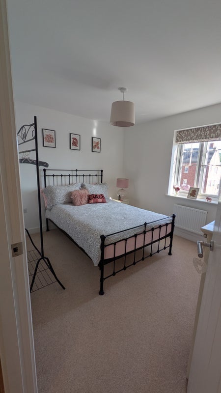Room Treganna Street in Cardiff