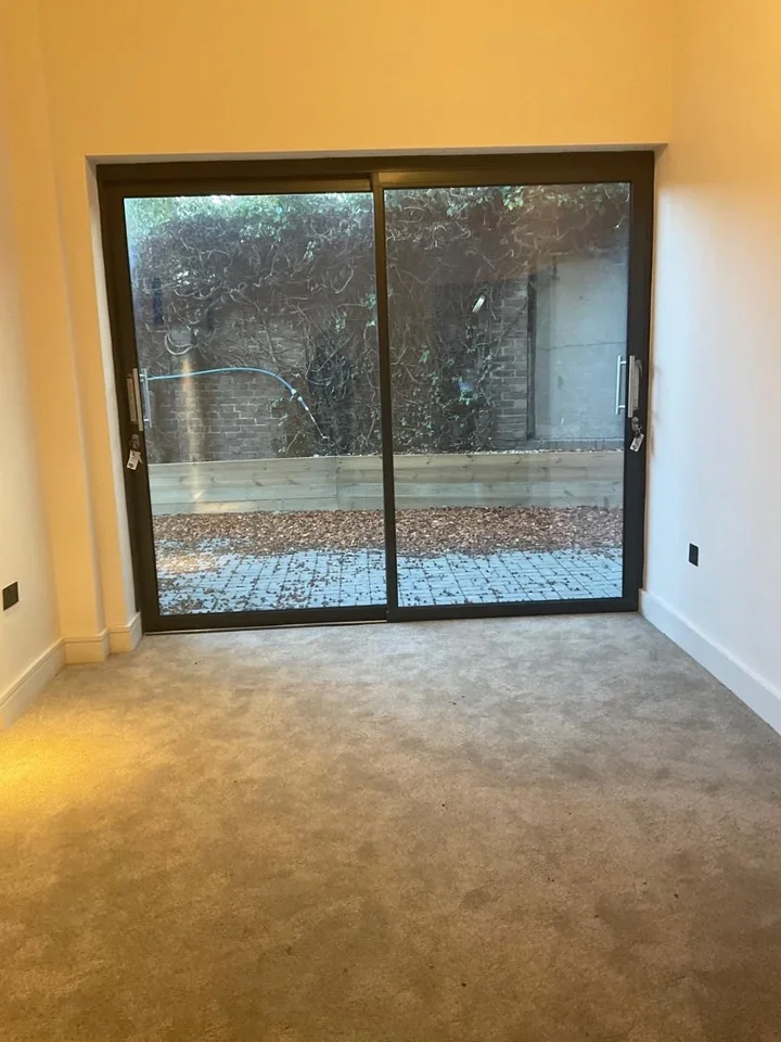 Flat Smitham Downs Road in Greater London