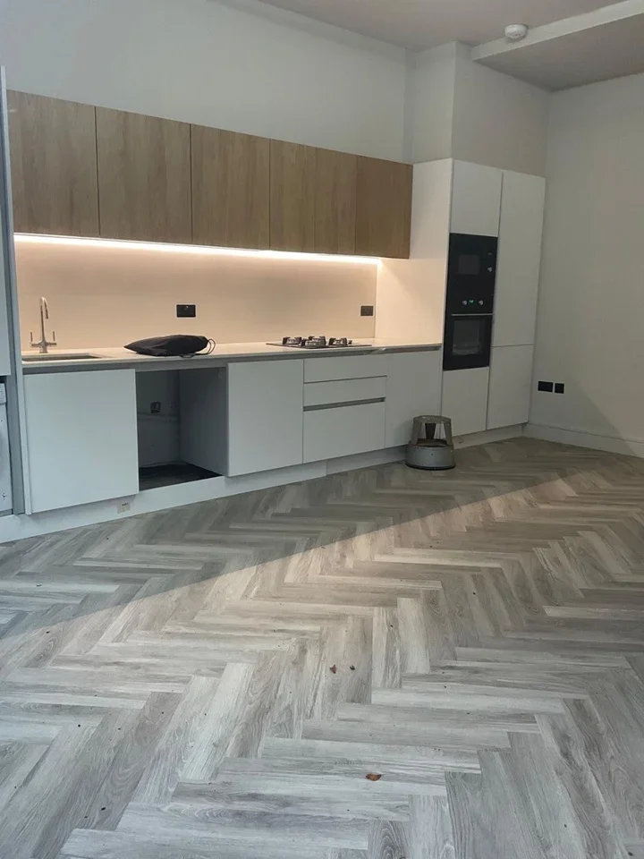 Flat Smitham Downs Road in Greater London