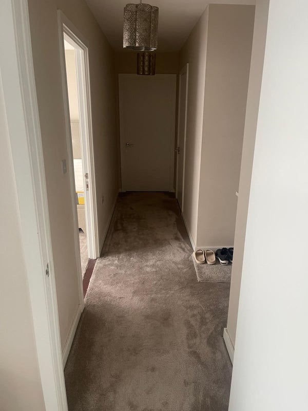 Room Violet Road in Greater London