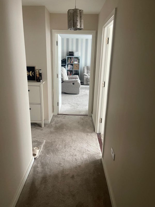 Room Violet Road in Greater London