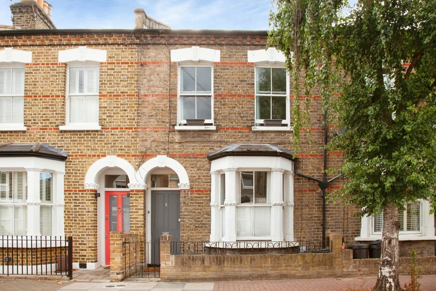 House Sudlow Road in Greater London
