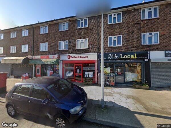 Flat Fullwell Avenue in Greater London