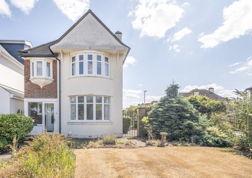 House Portsmouth Road in Greater London