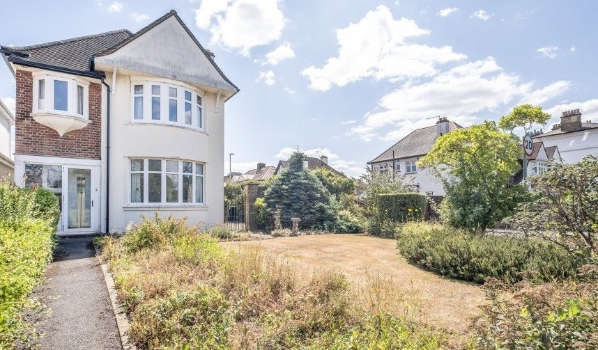 House Portsmouth Road in Greater London