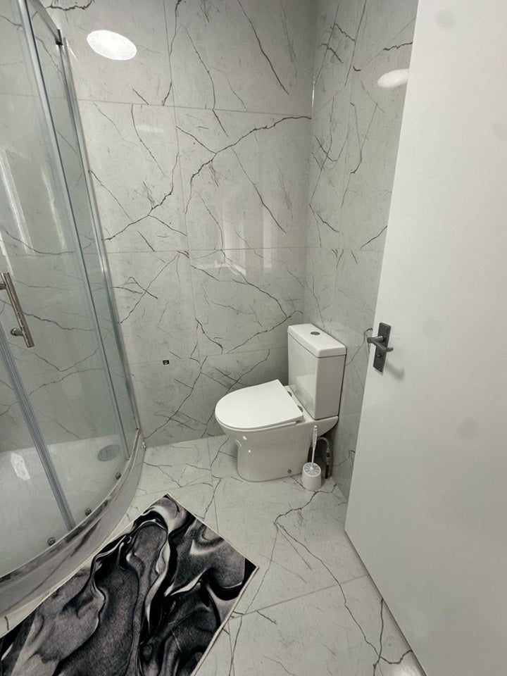 Room Links Road in Greater London