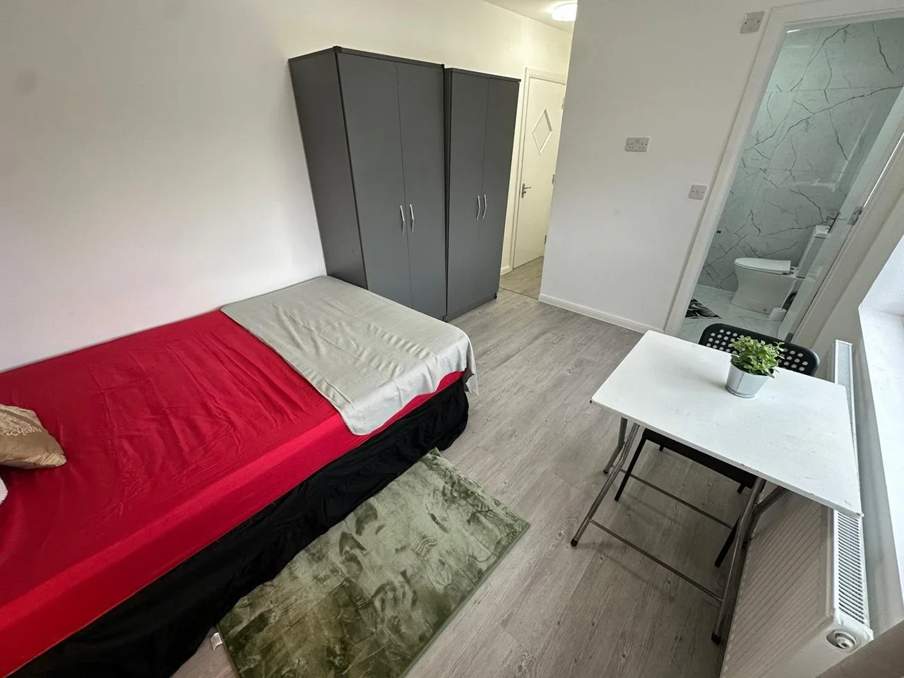 Room Links Road in Greater London