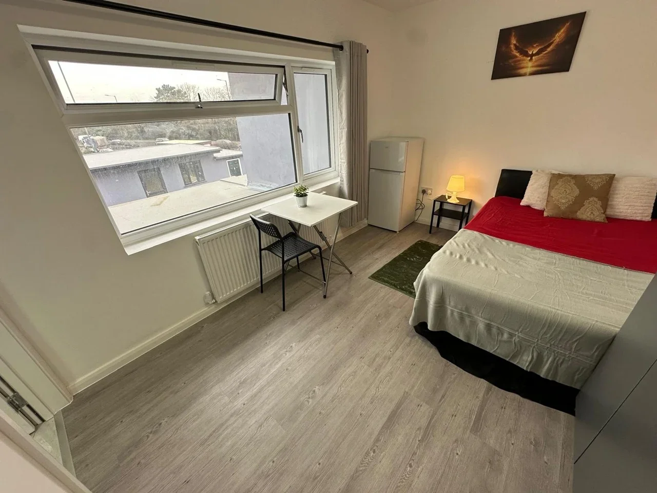 Room Links Road in Greater London