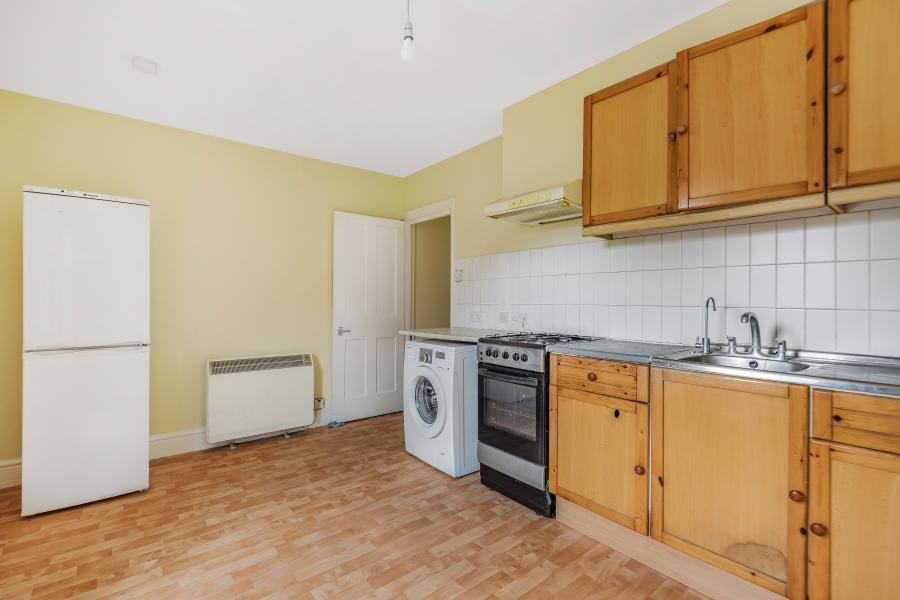 Flat Queen's Road in Slough